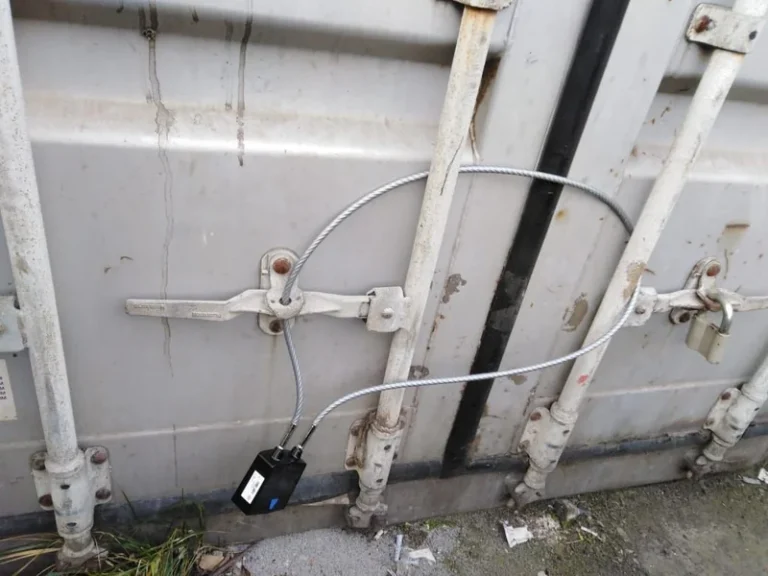 Pacific IoT variante con cable de acero aplicado en contenedor para activos sin barra estandar
