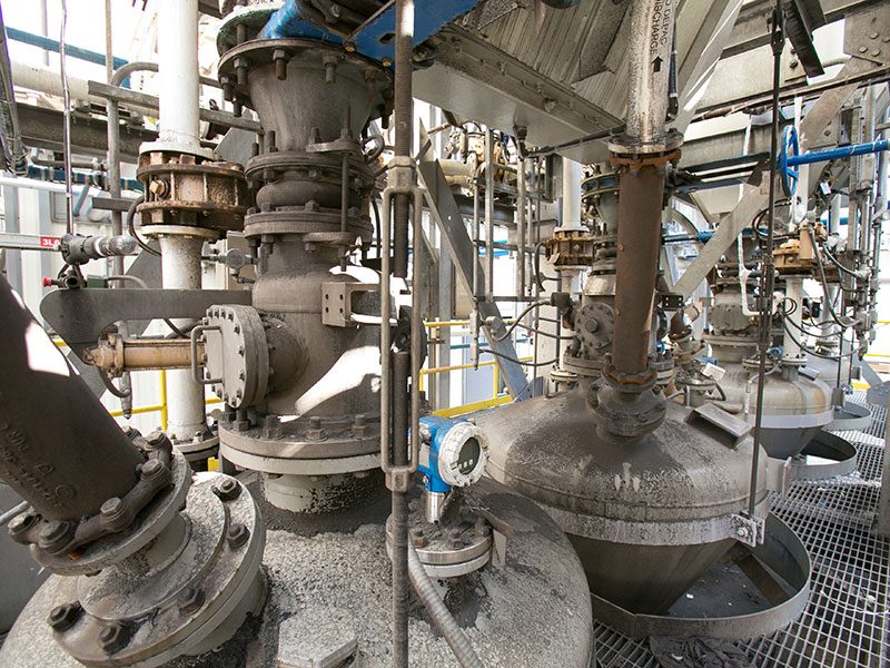 Sistema DEPAC de UCC para transporte neumático de ceniza volante en fase densa, instalado en planta