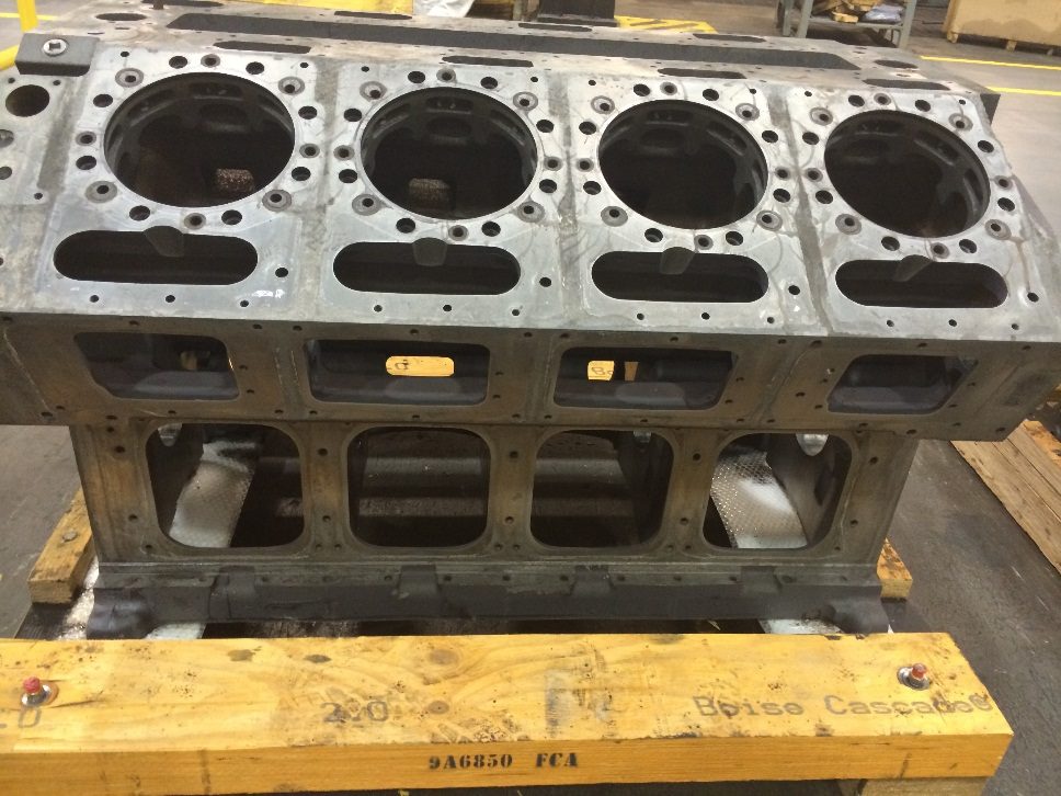 Block de motor CAT limpio tras 45 minutos con Houghto-Strip 8900