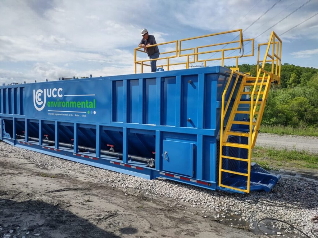 Clarificador movil UCC Environmental en montaje en una faena minera para tratamiento de aguas
