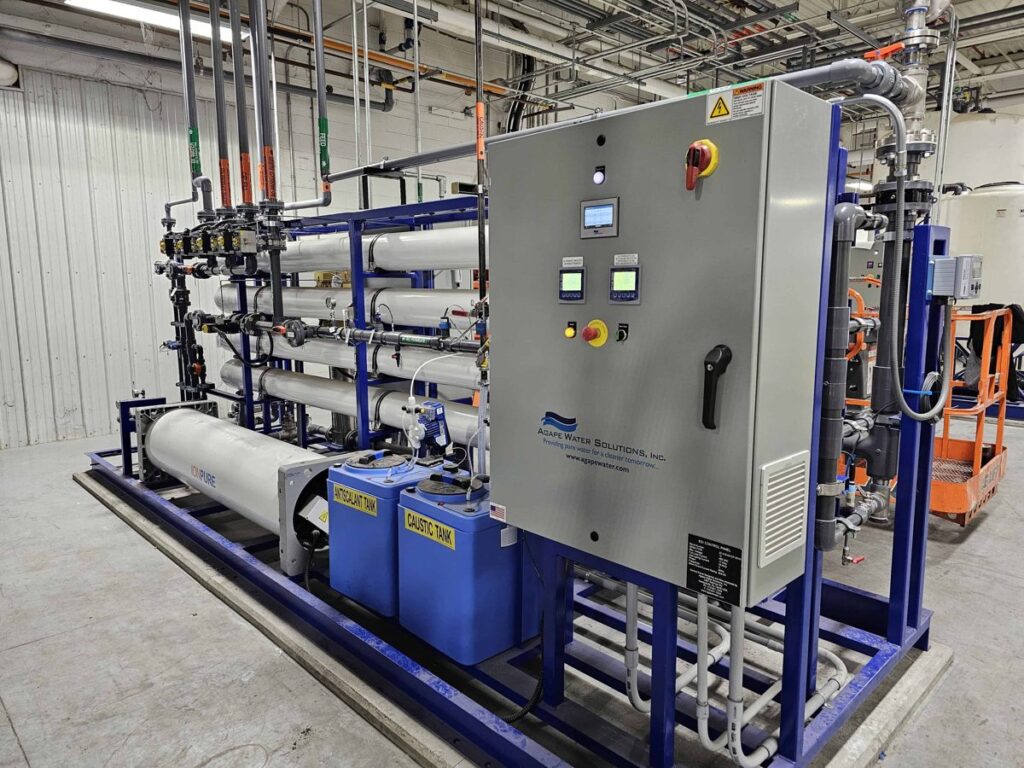 Sistema de osmosis inversa y electrodeionizacion (RO-EDI) de Agape Water Solutions para agua ultrapura